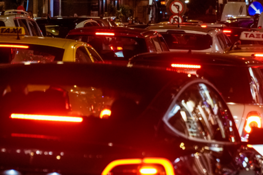 Μετ' εμποδίων η επιστροφή, η κίνηση στους δρόμους